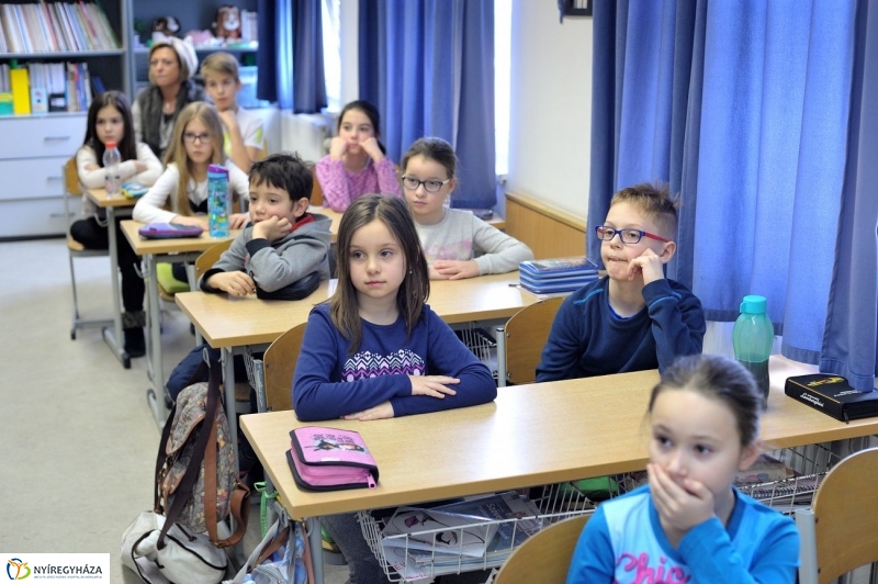 Az internetről gyerekeknek - fotó Szarka Lajos