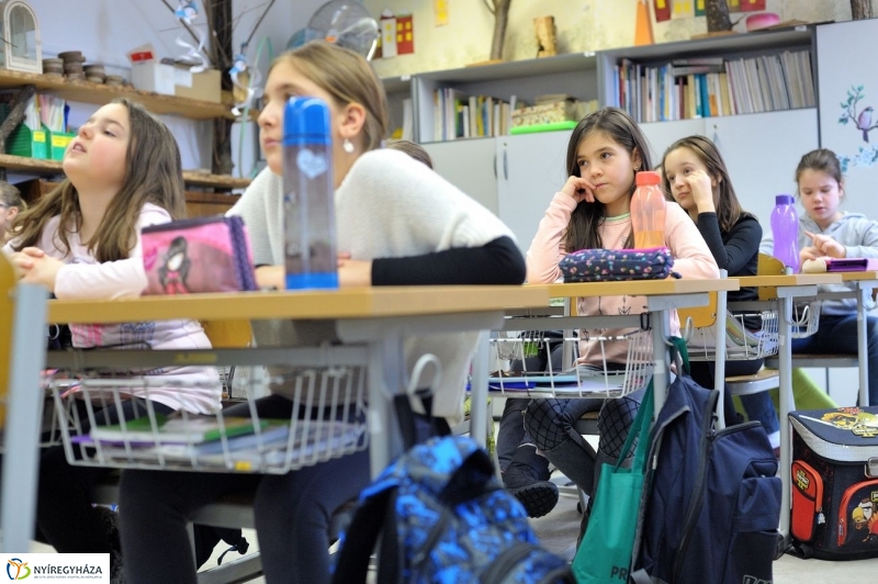 Az internetről gyerekeknek - fotó Szarka Lajos