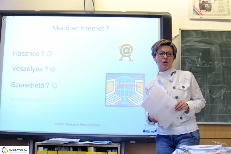 Az internetről gyerekeknek - fotó Szarka Lajos