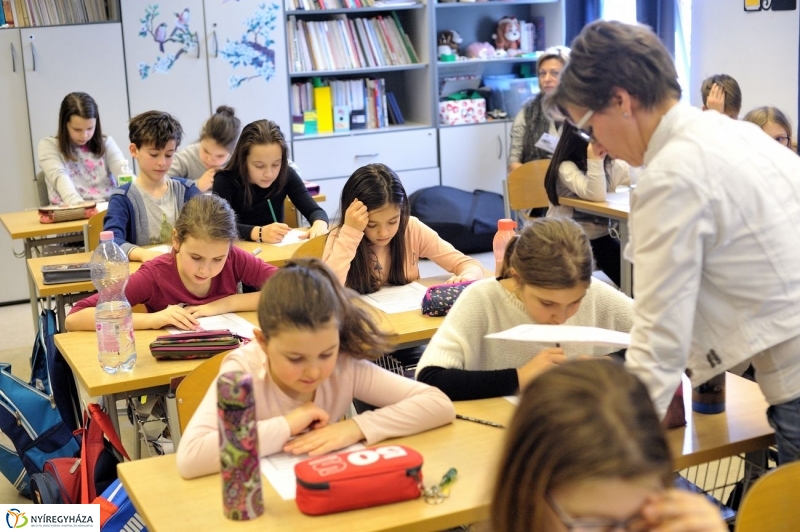 Az internetről gyerekeknek - fotó Szarka Lajos