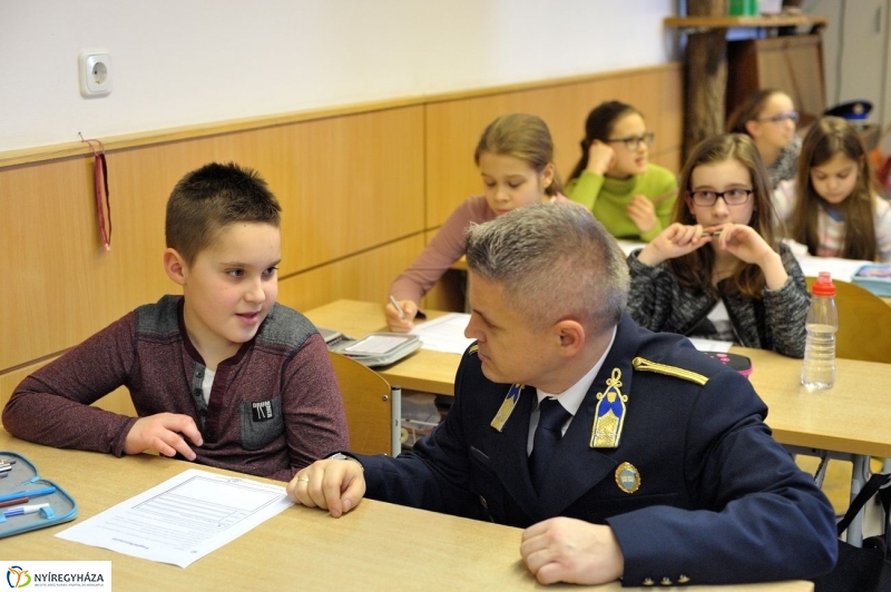 Az internetről gyerekeknek - fotó Szarka Lajos