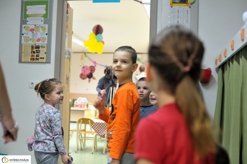 Ovicsalogató a Szent Imre óvodában - fotó Szarka Lajos