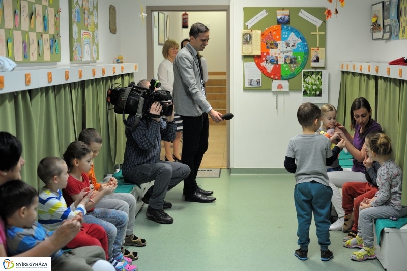 Ovicsalogató a Szent Imre óvodában - fotó Szarka Lajos