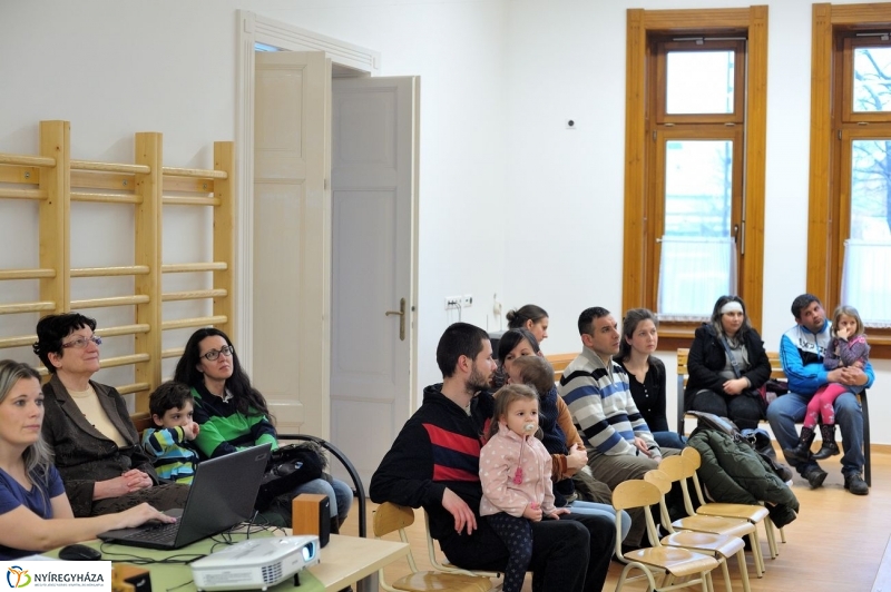 Ovicsalogató a Szent Imre óvodában - fotó Szarka Lajos