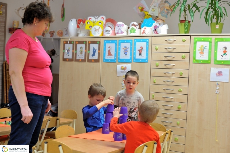 Ovicsalogató a Szent Imre óvodában - fotó Szarka Lajos