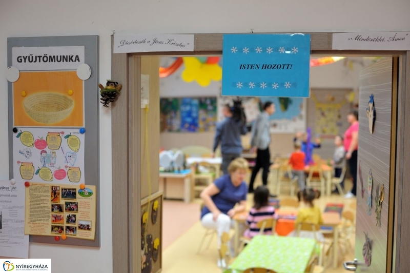 Ovicsalogató a Szent Imre óvodában - fotó Szarka Lajos