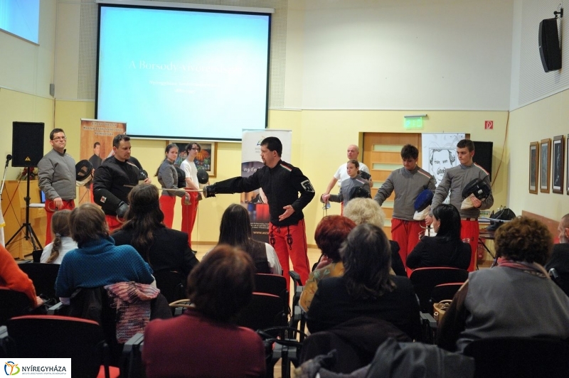 Szablyát rántottak - fotó Szarka Lajos