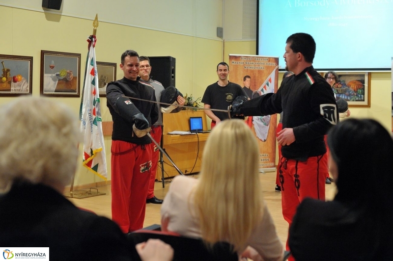 Szablyát rántottak - fotó Szarka Lajos