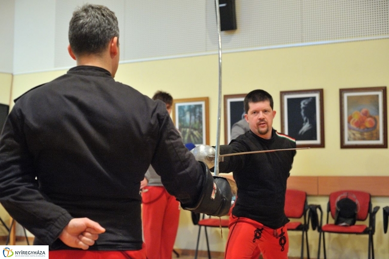 Szablyát rántottak - fotó Szarka Lajos