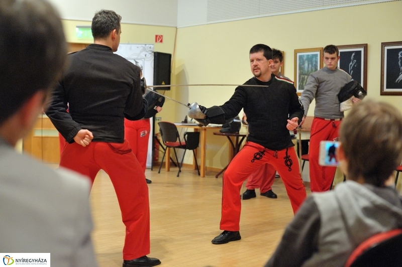 Szablyát rántottak - fotó Szarka Lajos