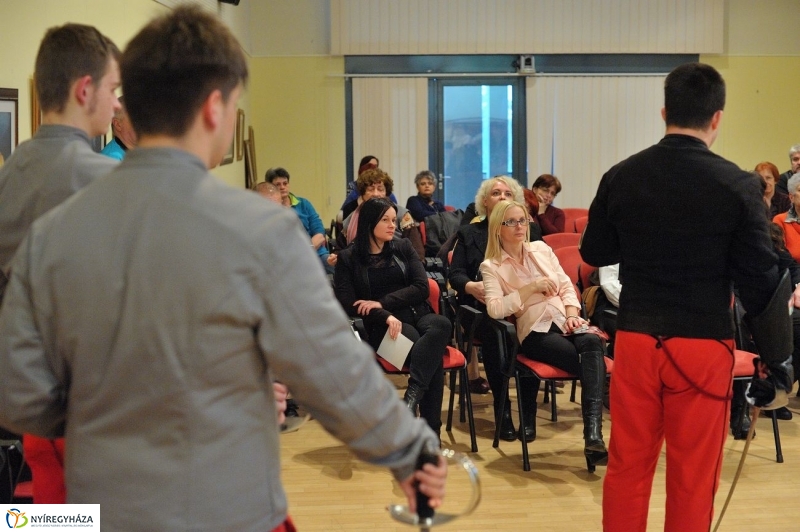 Szablyát rántottak - fotó Szarka Lajos