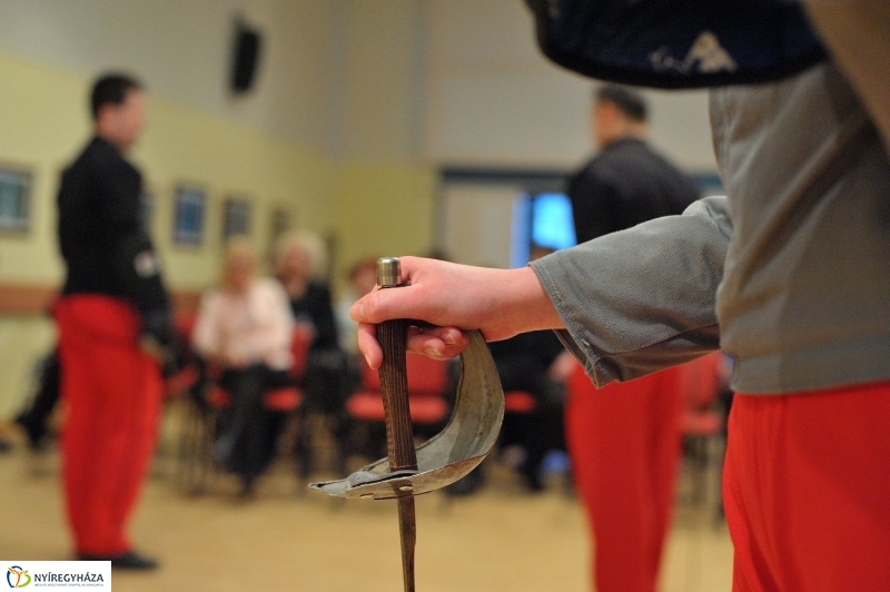 Szablyát rántottak - fotó Szarka Lajos