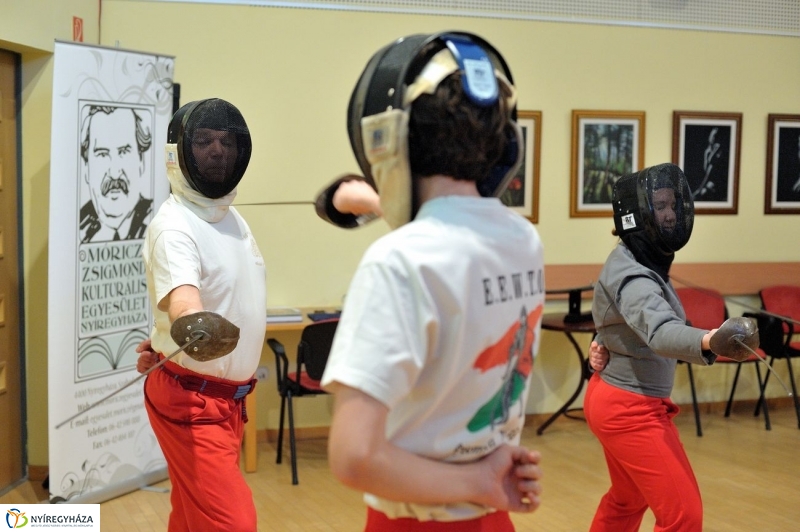 Szablyát rántottak - fotó Szarka Lajos