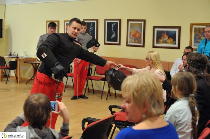 Szablyát rántottak - fotó Szarka Lajos