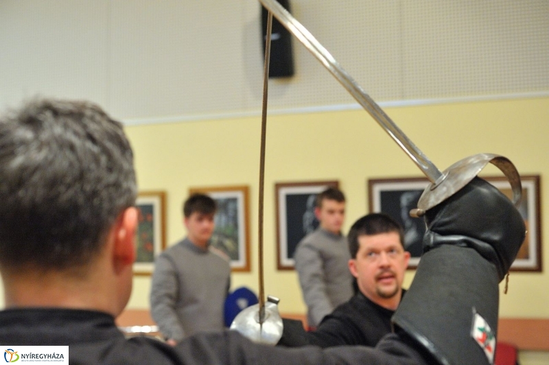 Szablyát rántottak - fotó Szarka Lajos