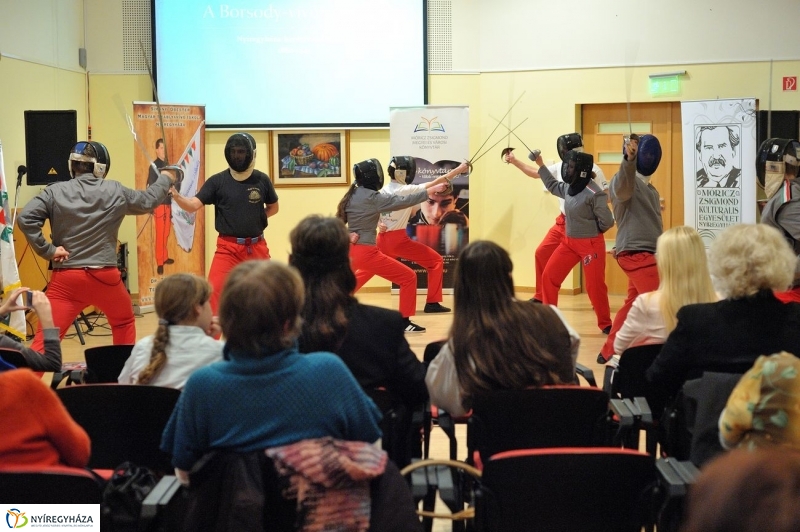 Szablyát rántottak - fotó Szarka Lajos