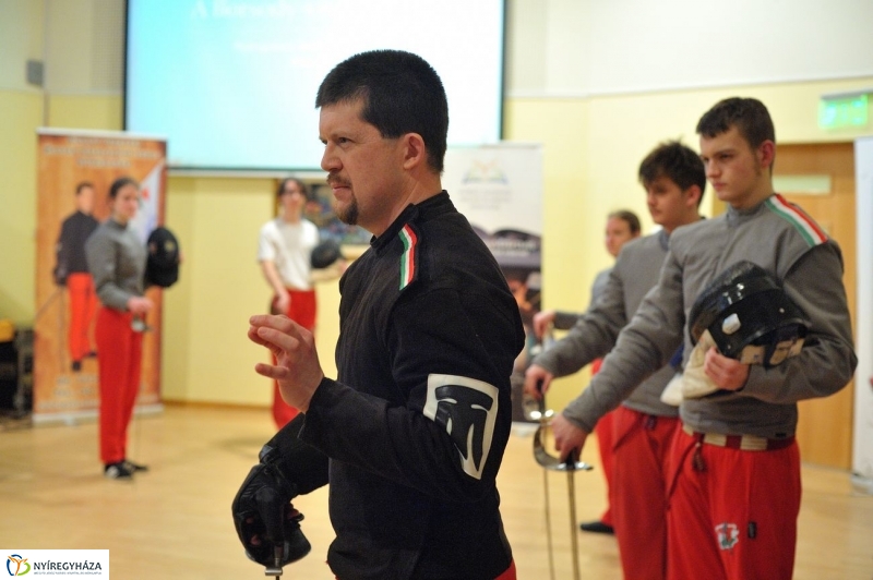 Szablyát rántottak - fotó Szarka Lajos