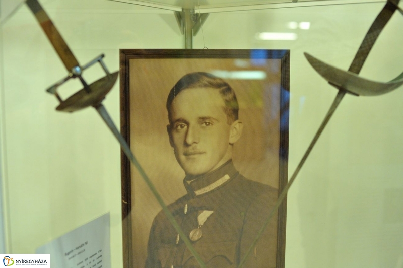 Szablyát rántottak - fotó Szarka Lajos