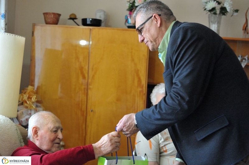 Szépkorú köszöntése - Opre Sándor - fotó Szarka Lajos