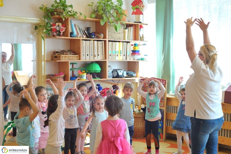 Így tedd rá az Eszterlánc oviban - fotó Szarka Lajos