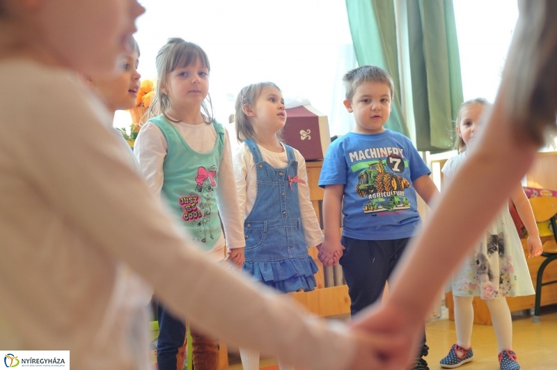 Így tedd rá az Eszterlánc oviban - fotó Szarka Lajos