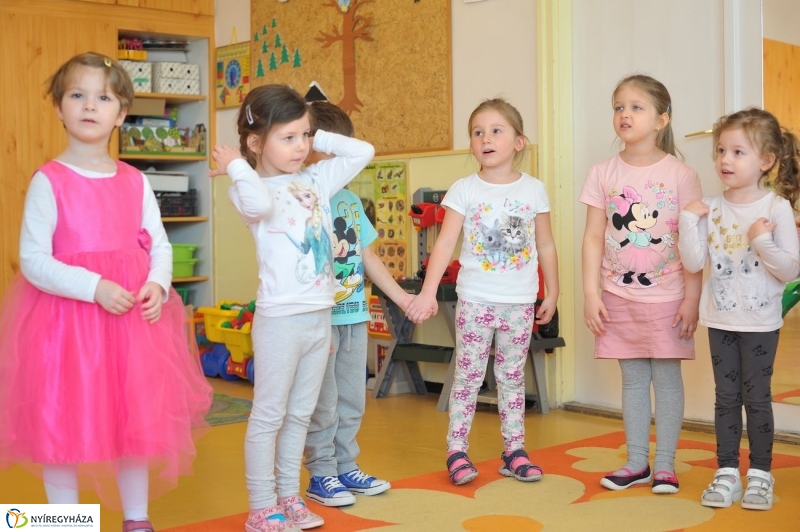 Így tedd rá az Eszterlánc oviban - fotó Szarka Lajos