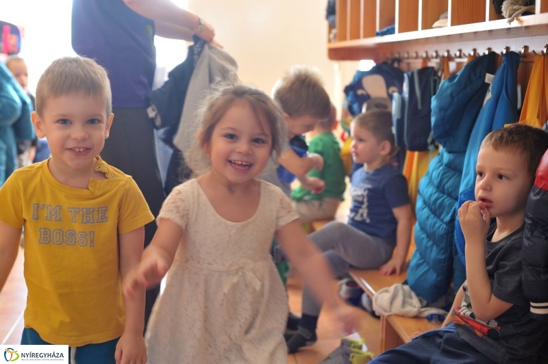 Így tedd rá az Eszterlánc oviban - fotó Szarka Lajos