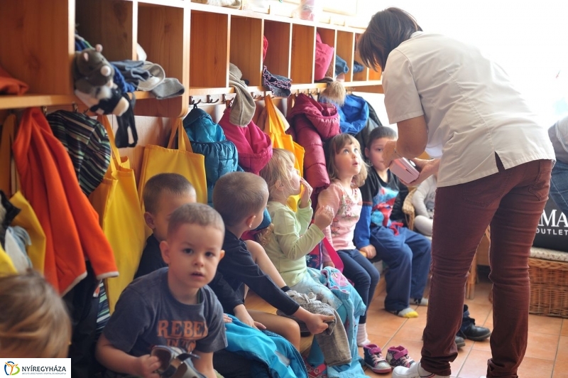 Így tedd rá az Eszterlánc oviban - fotó Szarka Lajos