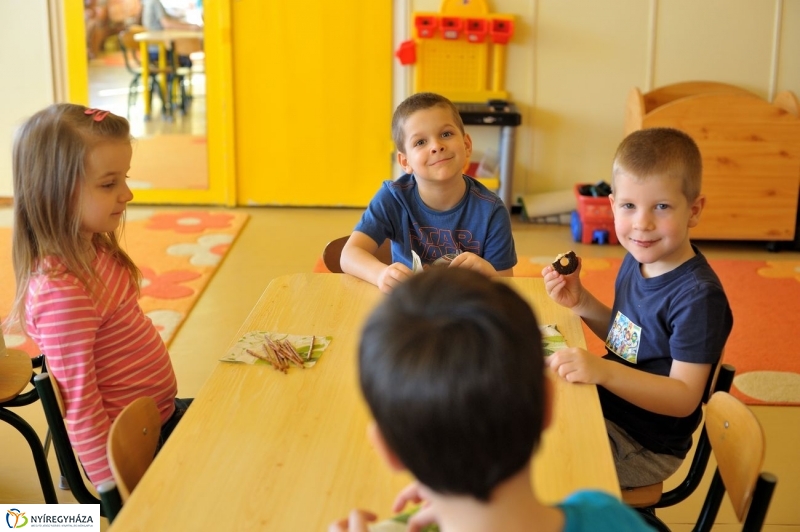 Így tedd rá az Eszterlánc oviban - fotó Szarka Lajos