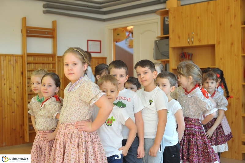 Így tedd rá az Eszterlánc oviban - fotó Szarka Lajos