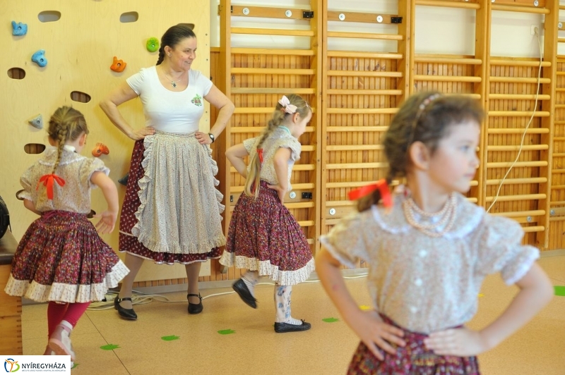 Így tedd rá az Eszterlánc oviban - fotó Szarka Lajos