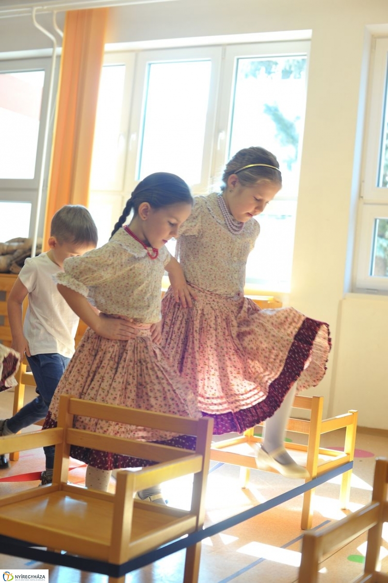 Így tedd rá az Eszterlánc oviban - fotó Szarka Lajos