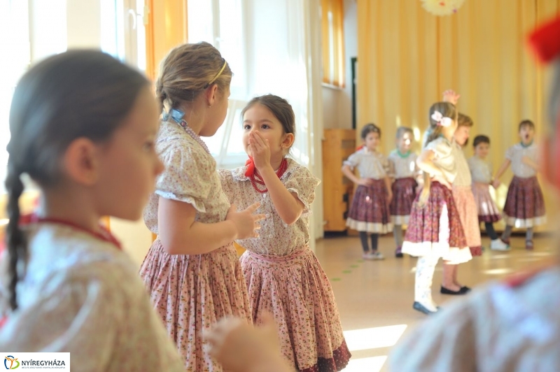 Így tedd rá az Eszterlánc oviban - fotó Szarka Lajos