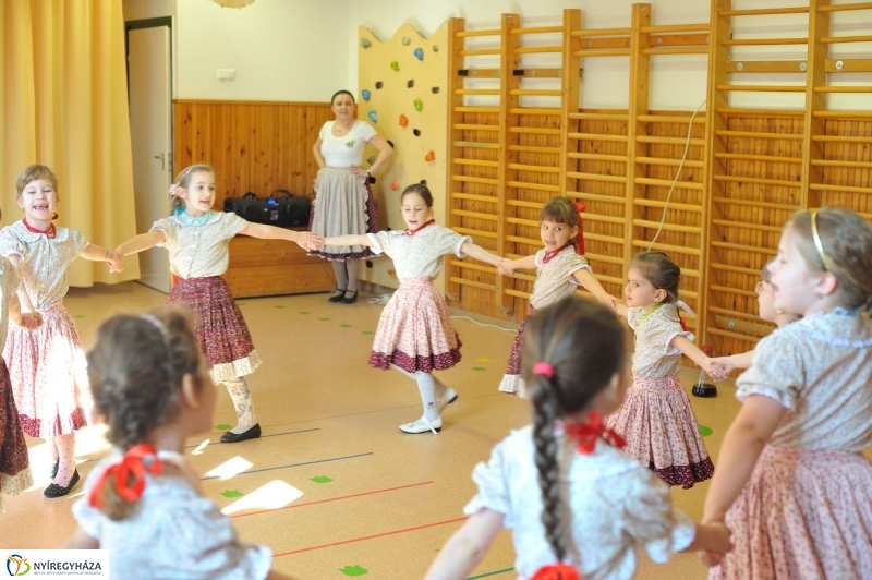 Így tedd rá az Eszterlánc oviban - fotó Szarka Lajos