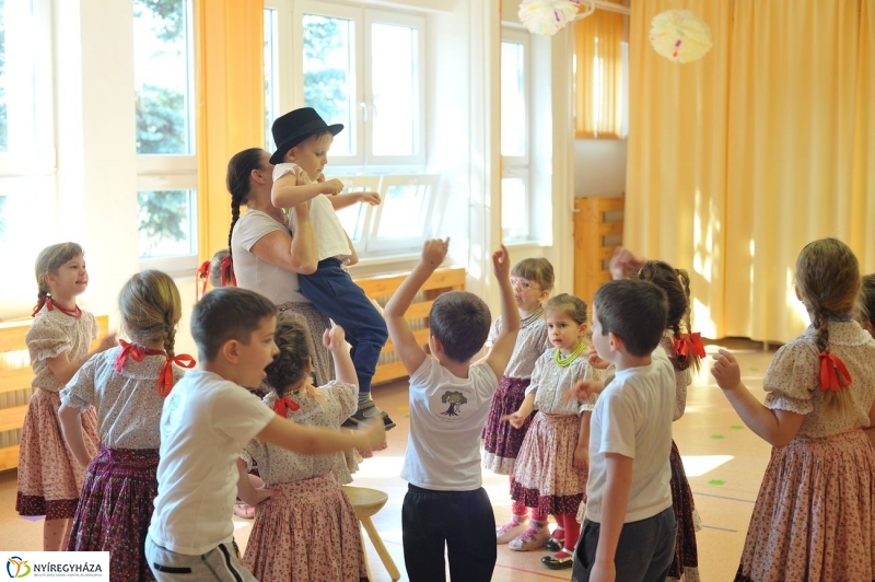 Így tedd rá az Eszterlánc oviban - fotó Szarka Lajos