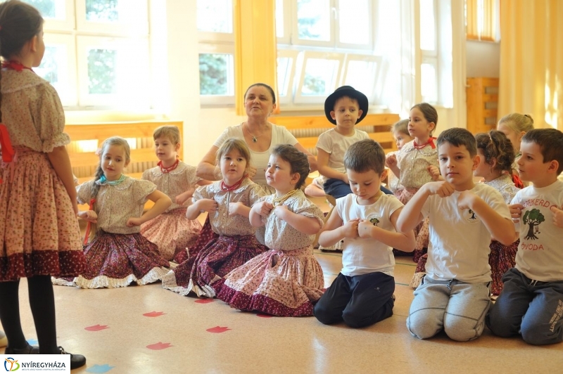 Így tedd rá az Eszterlánc oviban - fotó Szarka Lajos