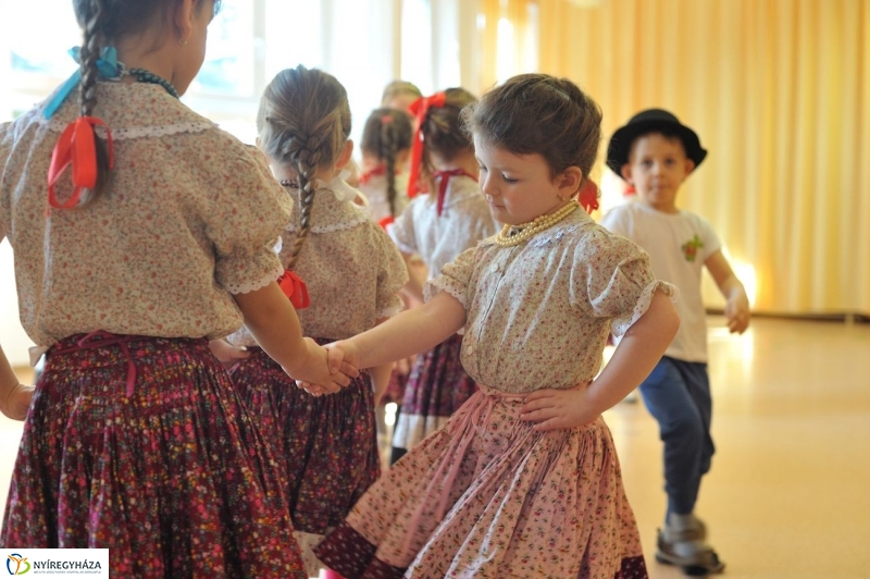 Így tedd rá az Eszterlánc oviban - fotó Szarka Lajos
