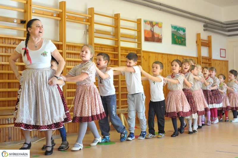 Így tedd rá az Eszterlánc oviban - fotó Szarka Lajos