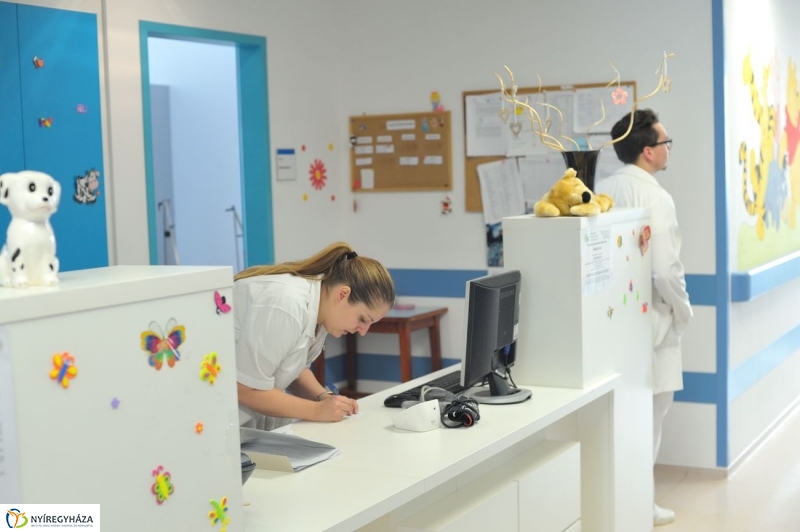 Adomány a gyermekosztálynak - fotó Szarka Lajos