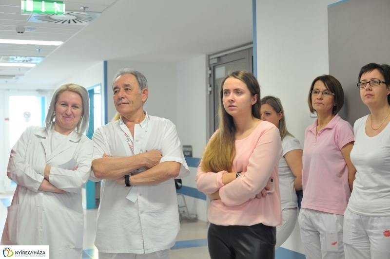 Adomány a gyermekosztálynak - fotó Szarka Lajos