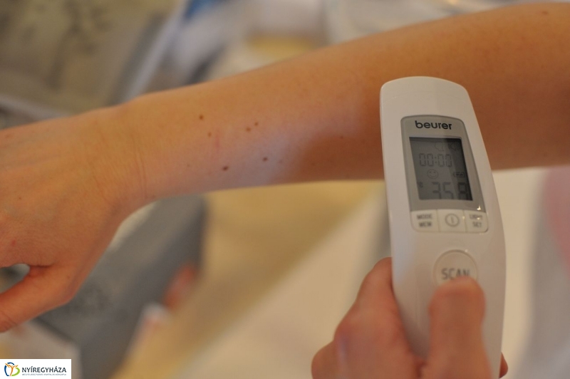 Adomány a gyermekosztálynak - fotó Szarka Lajos