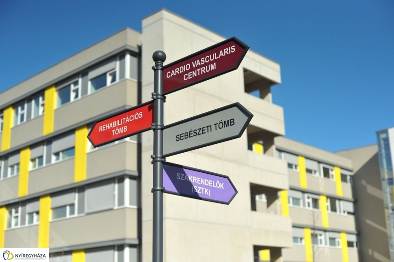 Adomány a gyermekosztálynak - fotó Szarka Lajos