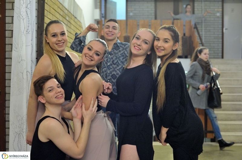 Táncverseny a művészetiben - fotó Szarka Lajos