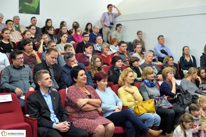 Táncverseny a művészetiben - fotó Szarka Lajos