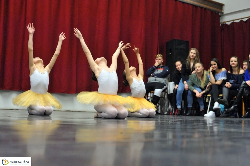 Táncverseny a művészetiben - fotó Szarka Lajos