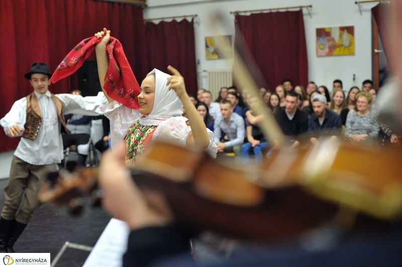 Táncverseny a művészetiben - fotó Szarka Lajos