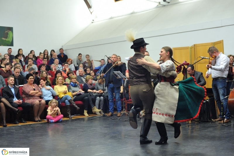 Táncverseny a művészetiben - fotó Szarka Lajos
