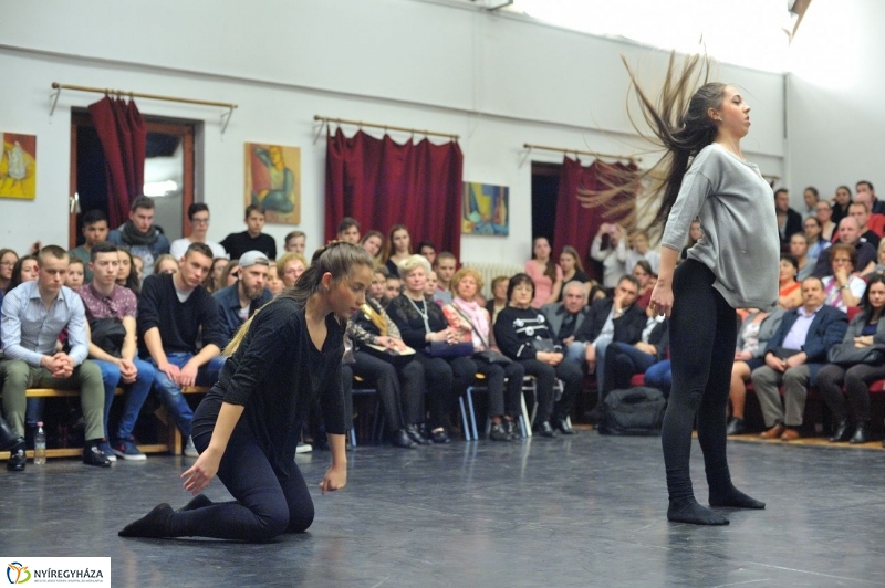 Táncverseny a művészetiben - fotó Szarka Lajos