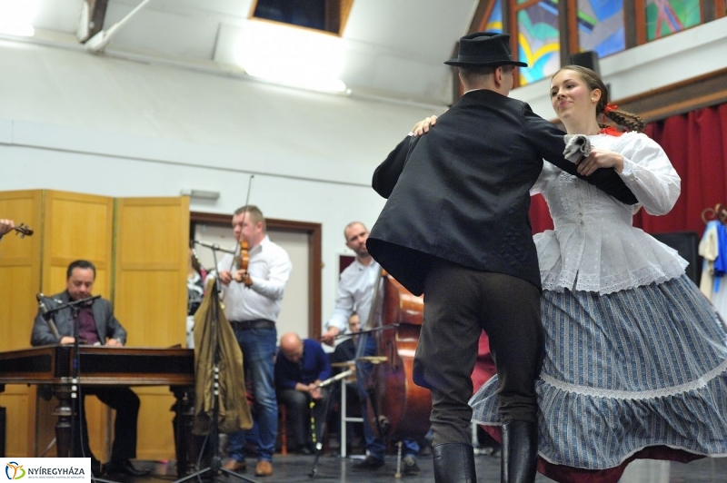 Táncverseny a művészetiben - fotó Szarka Lajos