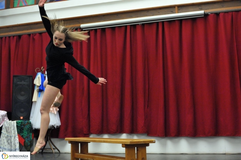 Táncverseny a művészetiben - fotó Szarka Lajos